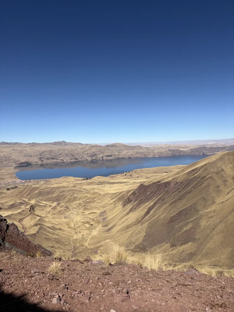 Langui Layo Lake seen from the trail to Pallay Punchu
